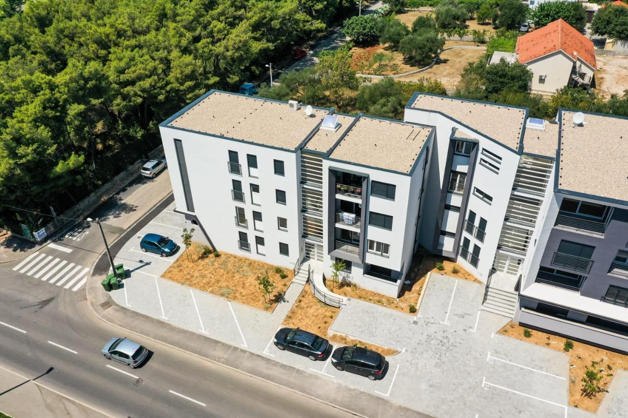 Iva Apartman *